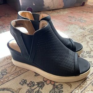 Black wedges